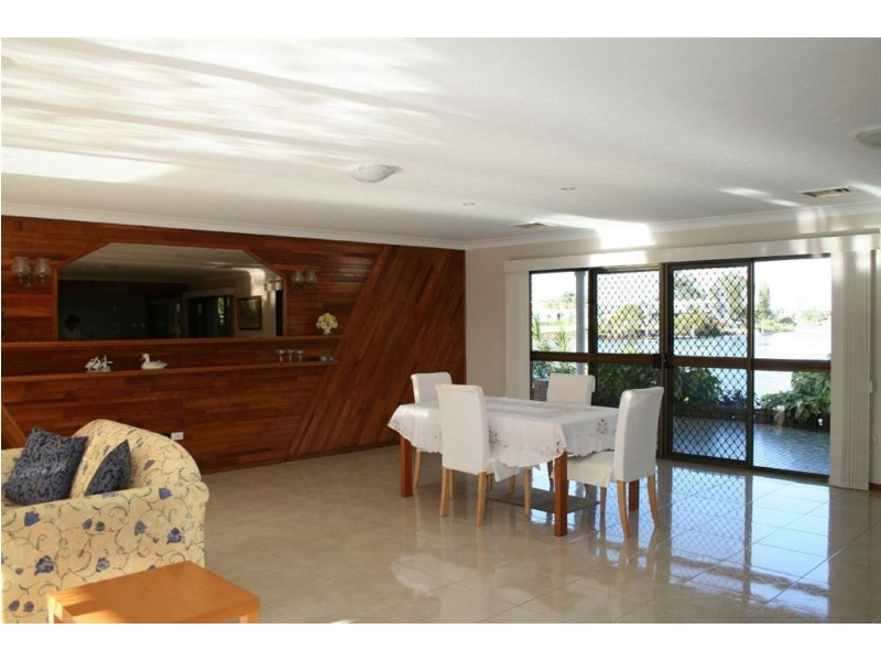 19 Conifer Crescent, Broadbeach Waters QLD 4218