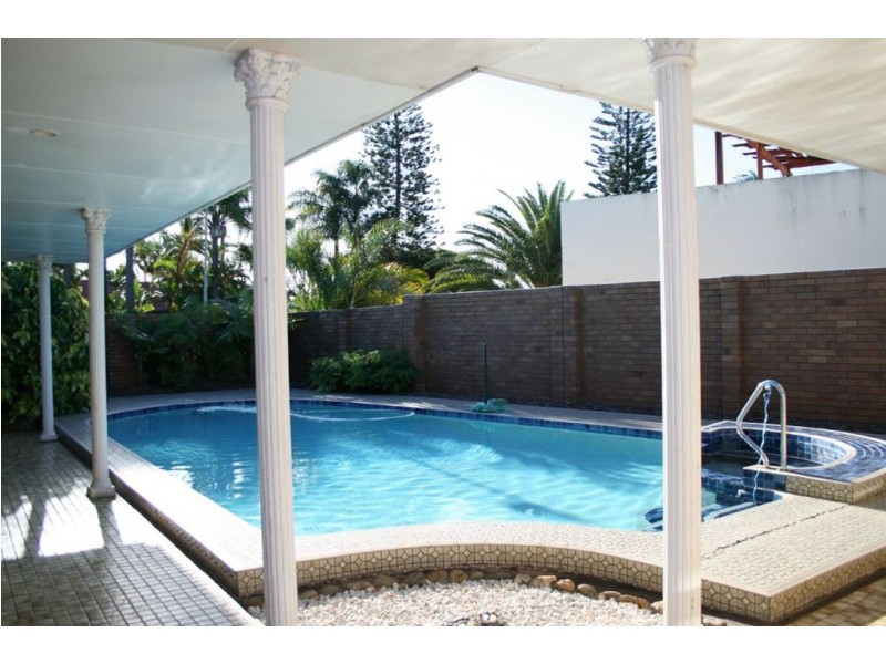 19 Conifer Crescent, Broadbeach Waters QLD 4218