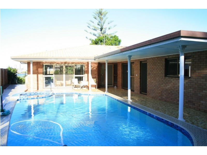 19 Conifer Crescent, Broadbeach Waters QLD 4218