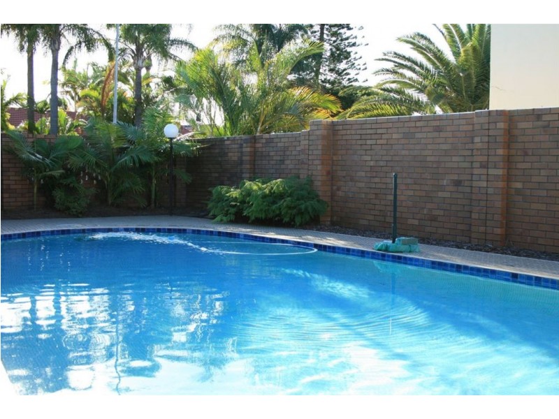 19 Conifer Crescent, Broadbeach Waters QLD 4218