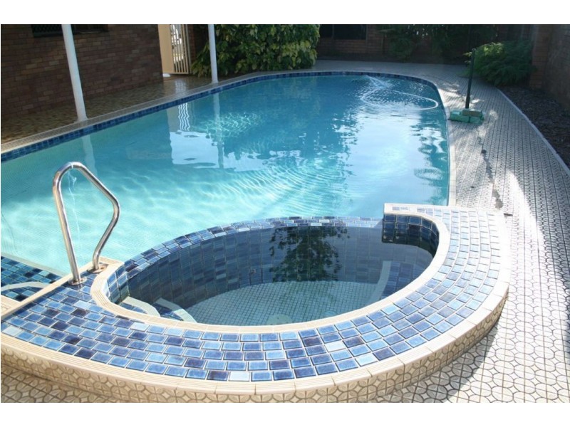 19 Conifer Crescent, Broadbeach Waters QLD 4218