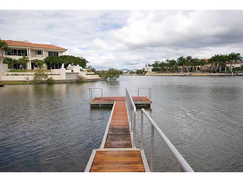 333 Monaco Street, Broadbeach Waters QLD 4218