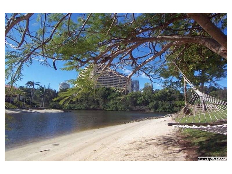 18 Rebecca Court, Broadbeach Waters QLD 4218