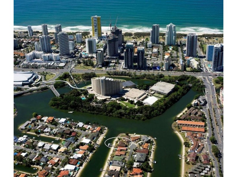 18 Rebecca Court, Broadbeach Waters QLD 4218