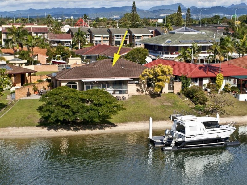 18 Rebecca Court, Broadbeach Waters QLD 4218