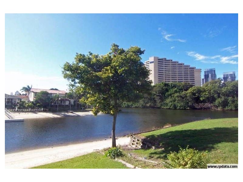 18 Rebecca Court, Broadbeach Waters QLD 4218