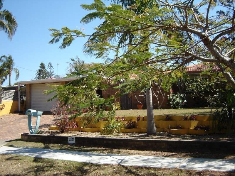 17 Holland Court, Broadbeach Waters QLD 4218