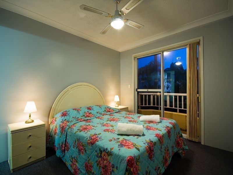 21/26 Monaco Street, Broadbeach QLD 4218