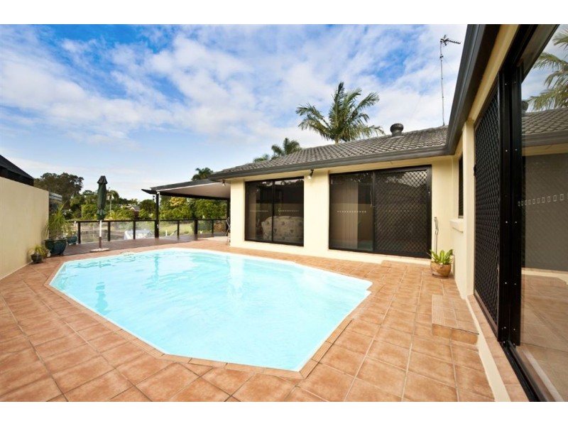 2 Reid Court, Carrara QLD 4211