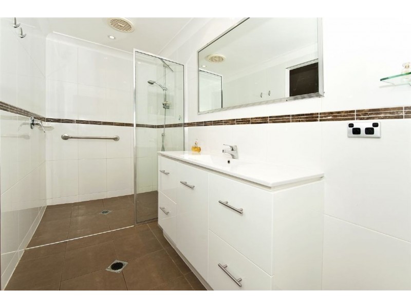 2 Reid Court, Carrara QLD 4211