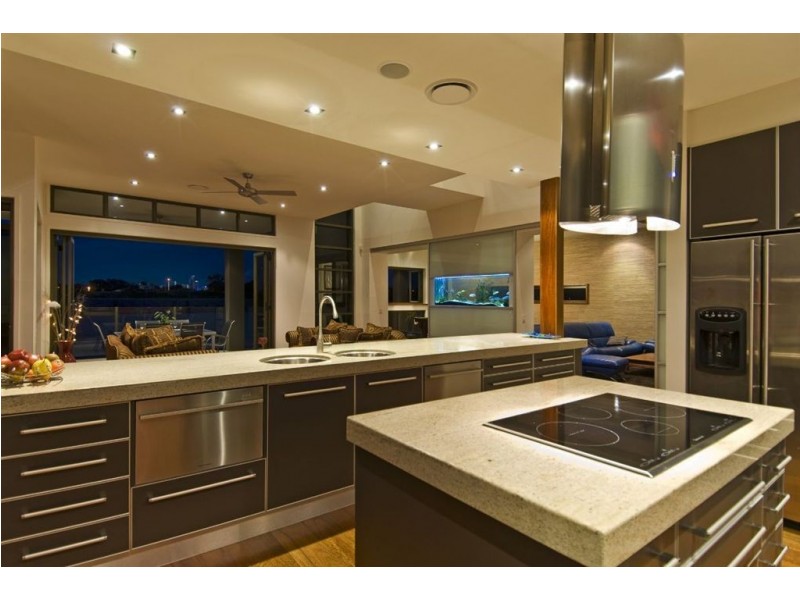 5067 Emerald Island Drive, Carrara QLD 4211