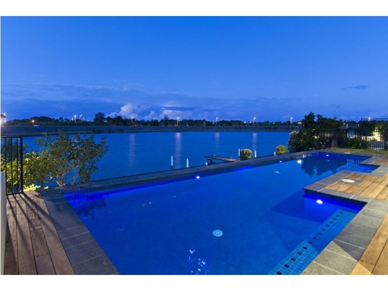 5067 Emerald Island Drive, Carrara QLD 4211