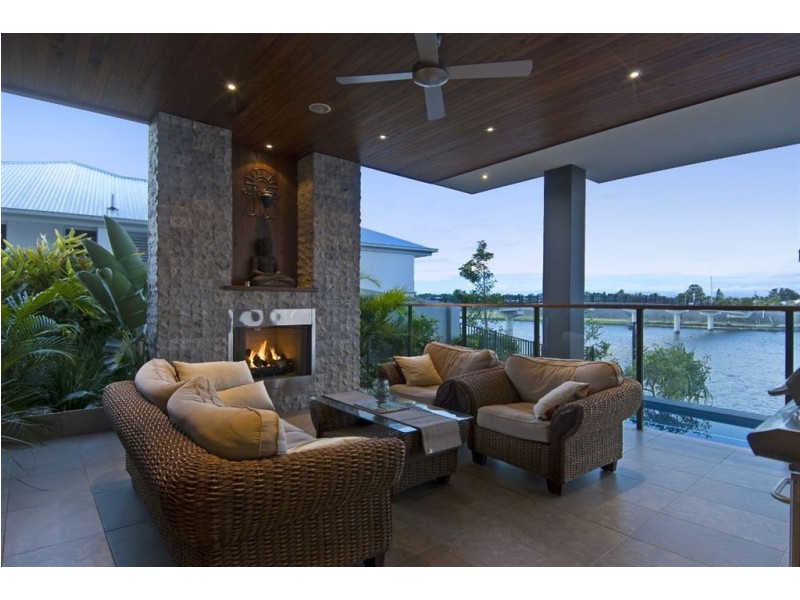 5067 Emerald Island Drive, Carrara QLD 4211