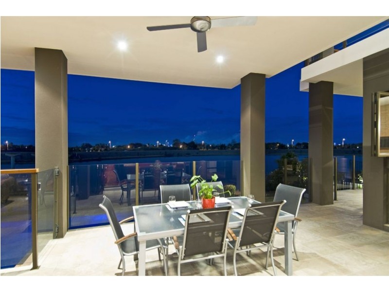 5067 Emerald Island Drive, Carrara QLD 4211