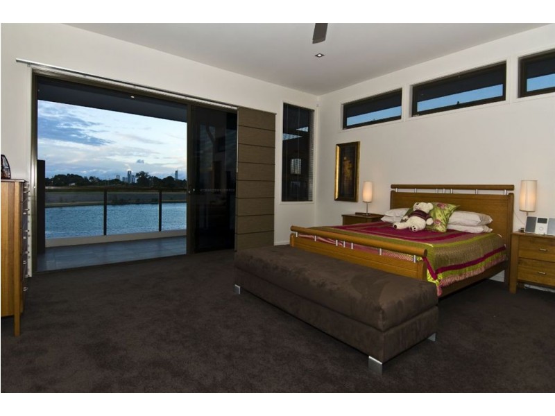 5067 Emerald Island Drive, Carrara QLD 4211