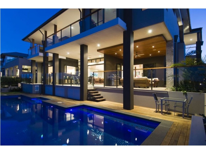 5067 Emerald Island Drive, Carrara QLD 4211