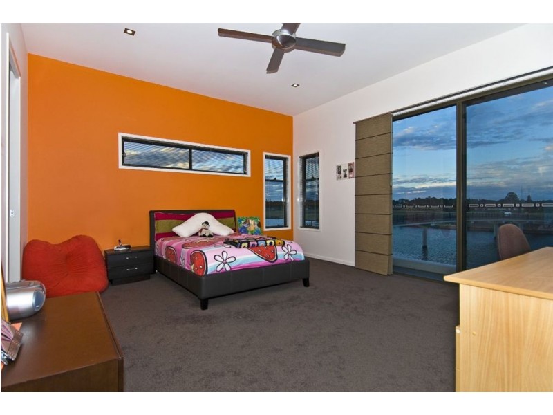 5067 Emerald Island Drive, Carrara QLD 4211