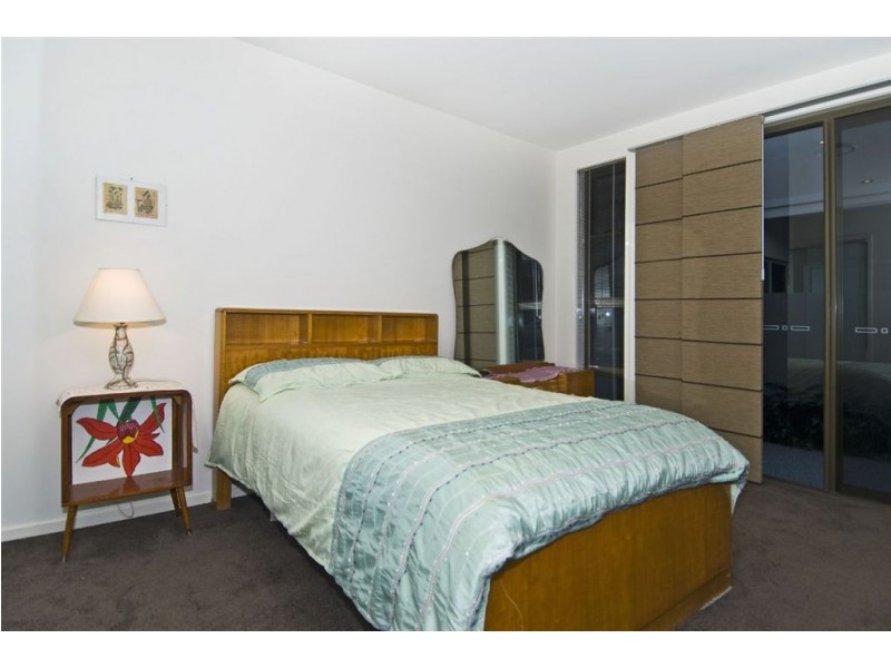 5067 Emerald Island Drive, Carrara QLD 4211