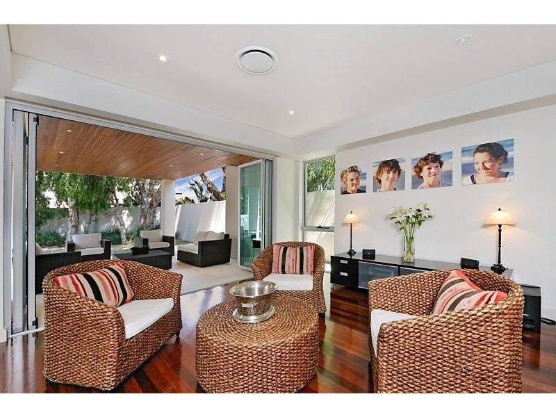 2/17 Marseille Court, Sorrento QLD 4217