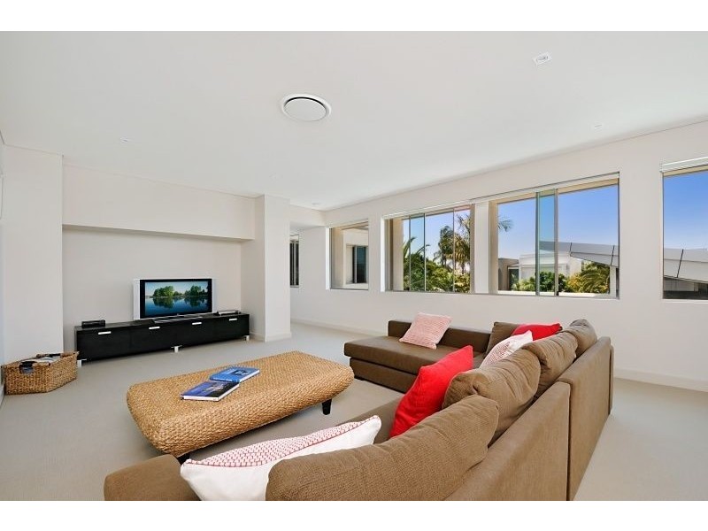 2/17 Marseille Court, Sorrento QLD 4217