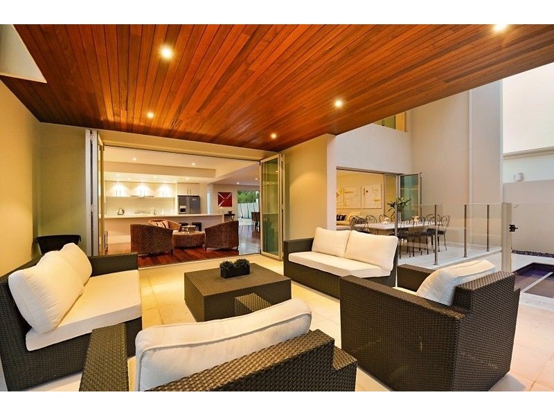 2/17 Marseille Court, Sorrento QLD 4217