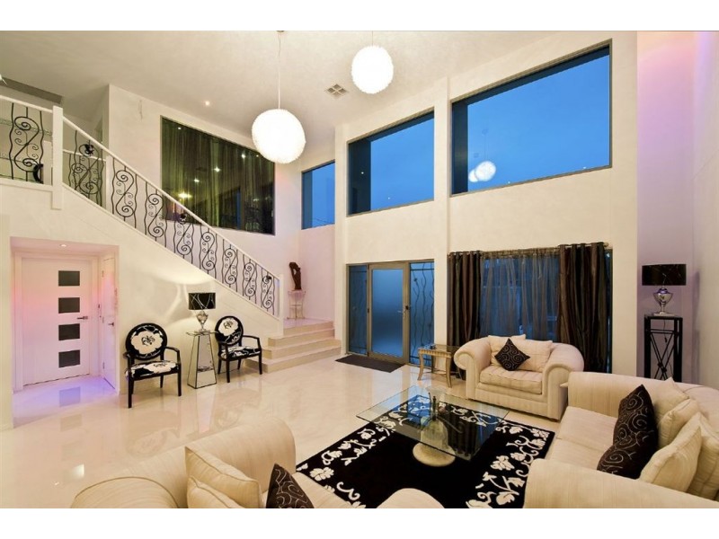 8 Merrimac Boulevard, Broadbeach Waters QLD 4218