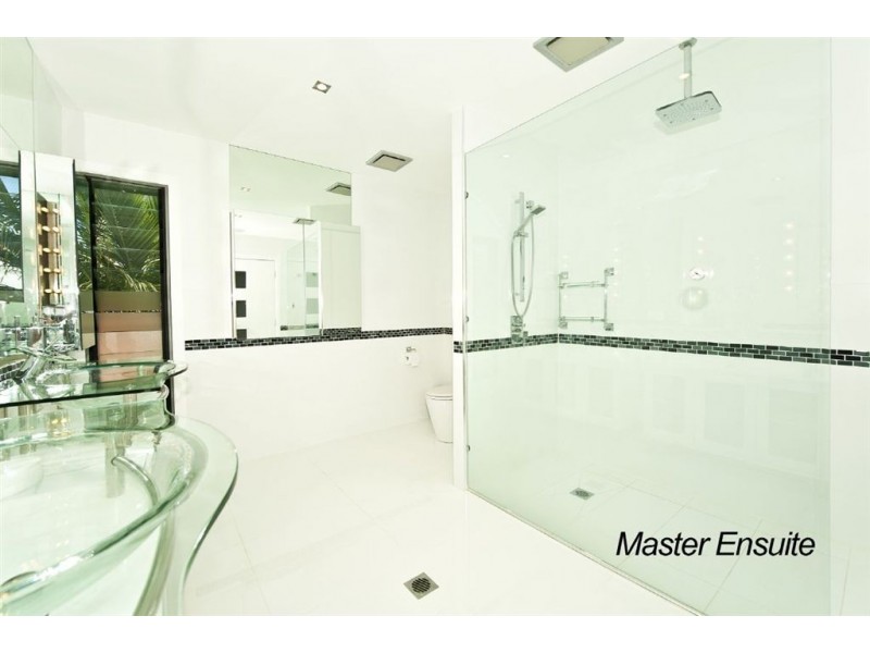 8 Merrimac Boulevard, Broadbeach Waters QLD 4218