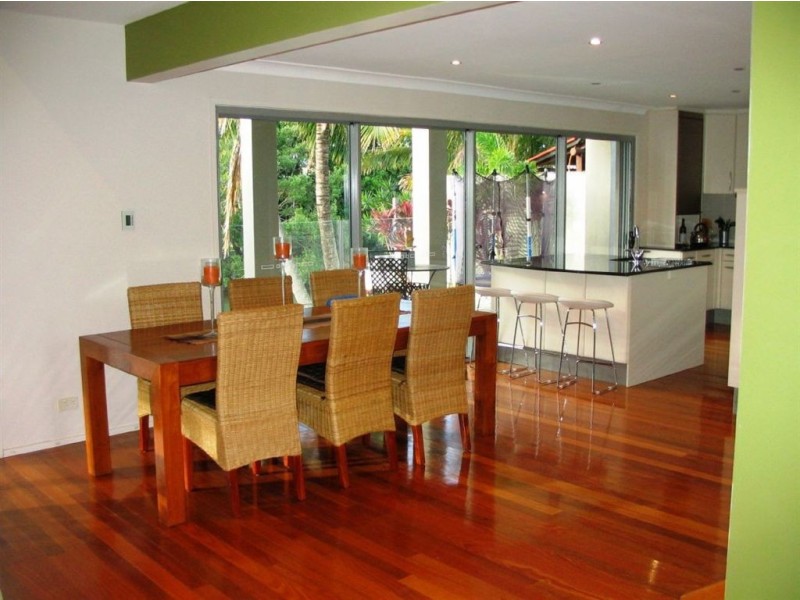 9 Pensacola Avenue, Broadbeach Waters QLD 4218