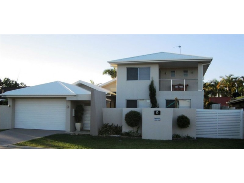 9 Pensacola Avenue, Broadbeach Waters QLD 4218