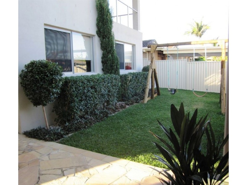 9 Pensacola Avenue, Broadbeach Waters QLD 4218