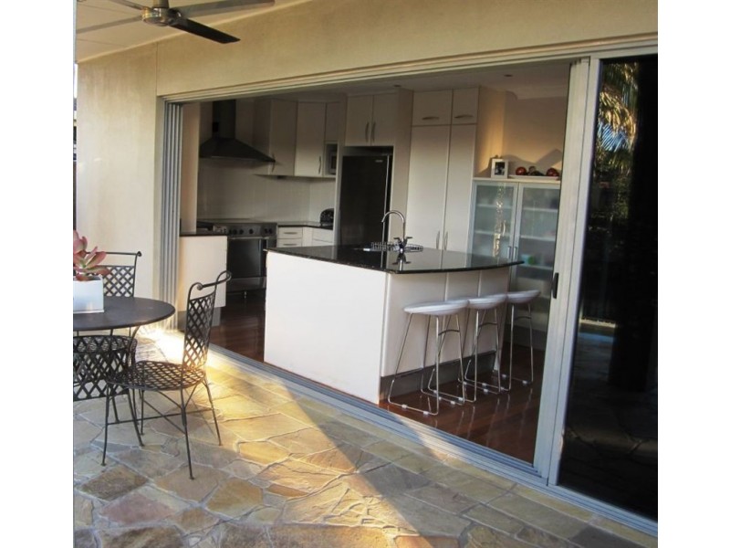 9 Pensacola Avenue, Broadbeach Waters QLD 4218