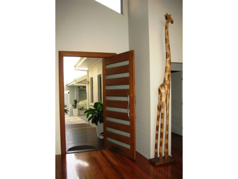 9 Pensacola Avenue, Broadbeach Waters QLD 4218