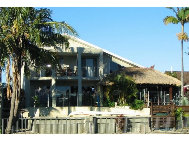 9 Pensacola Avenue, Broadbeach Waters QLD 4218