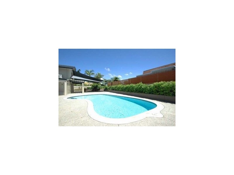 1 Coobowie Street, Broadbeach Waters QLD 4218