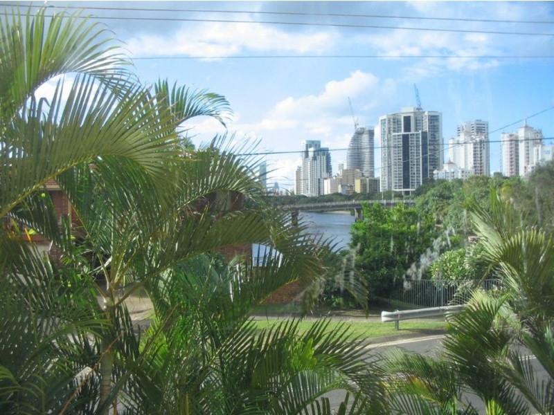 4/1 Orvieto Ave, Mermaid Waters QLD 4218