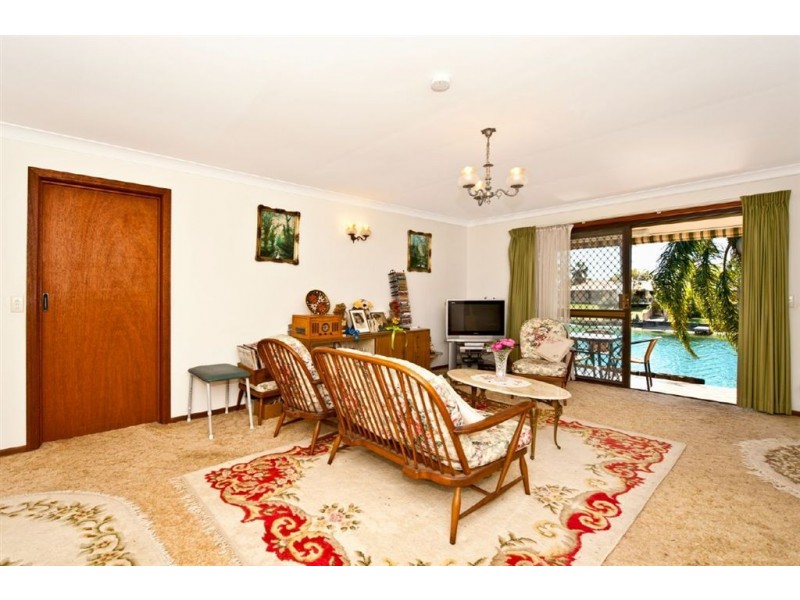 19 Delungra Street, Broadbeach Waters QLD 4218