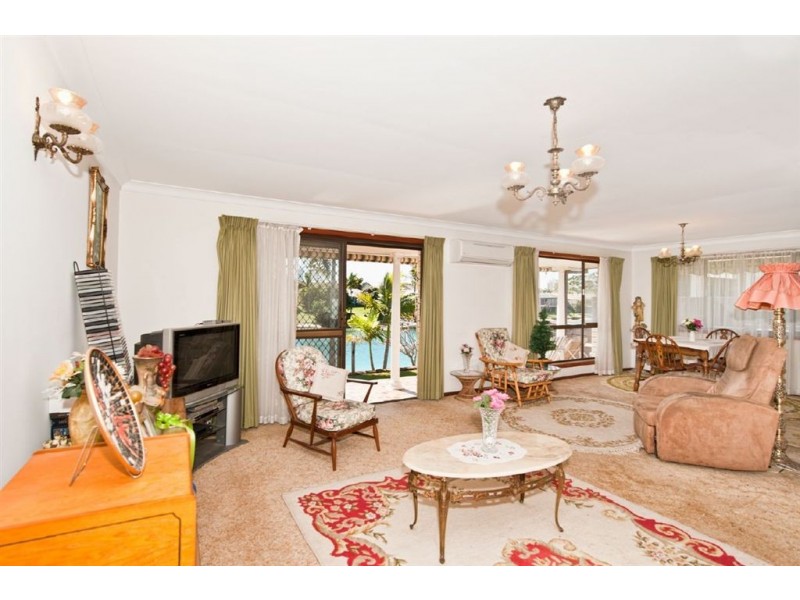 19 Delungra Street, Broadbeach Waters QLD 4218