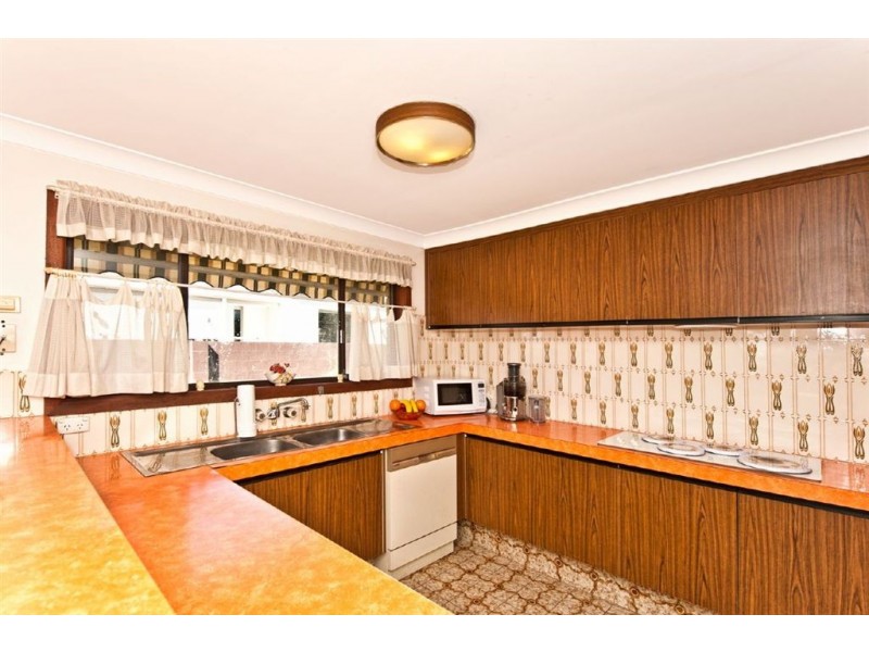 19 Delungra Street, Broadbeach Waters QLD 4218