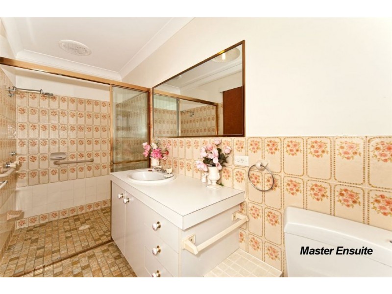 19 Delungra Street, Broadbeach Waters QLD 4218