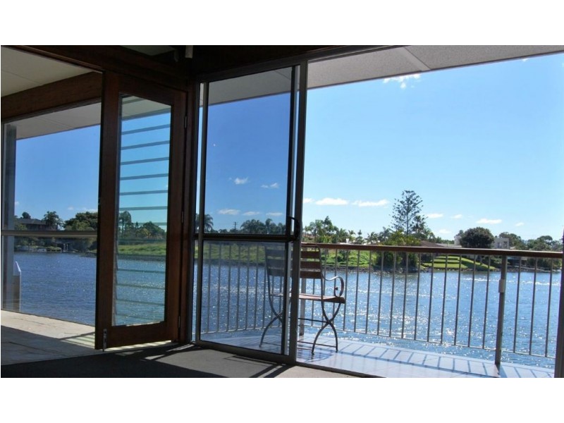 31 Furlong Street, Broadbeach Waters QLD 4218