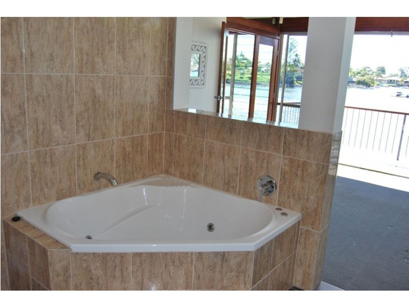 31 Furlong Street, Broadbeach Waters QLD 4218
