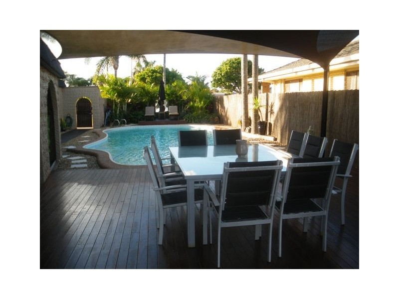 42 Markeri Street, Mermaid Waters QLD 4218