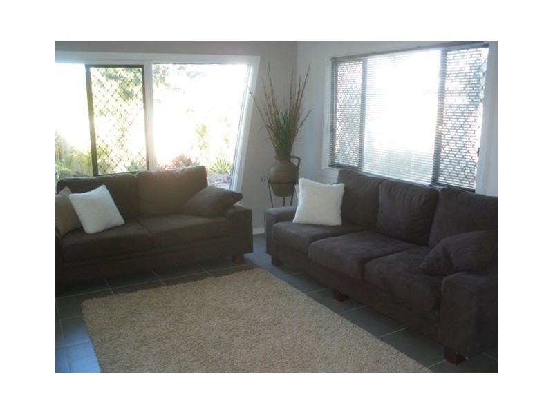 42 Markeri Street, Mermaid Waters QLD 4218