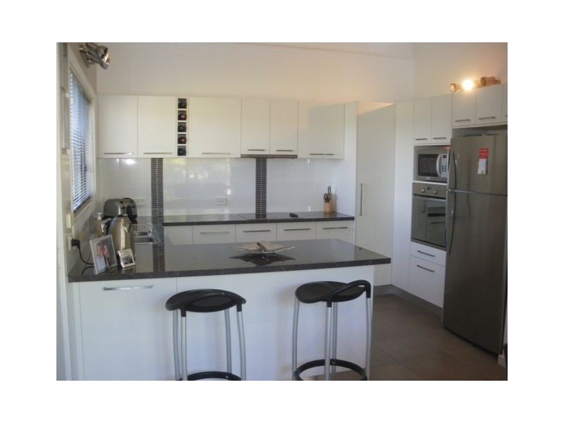 42 Markeri Street, Mermaid Waters QLD 4218