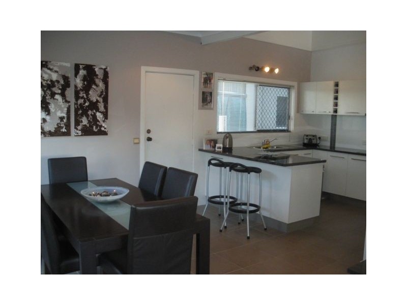 42 Markeri Street, Mermaid Waters QLD 4218