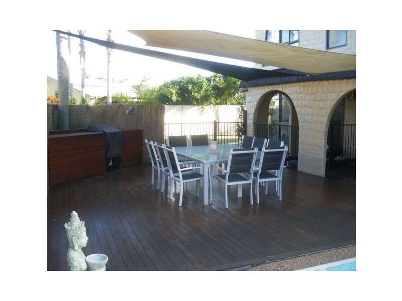 42 Markeri Street, Mermaid Waters QLD 4218