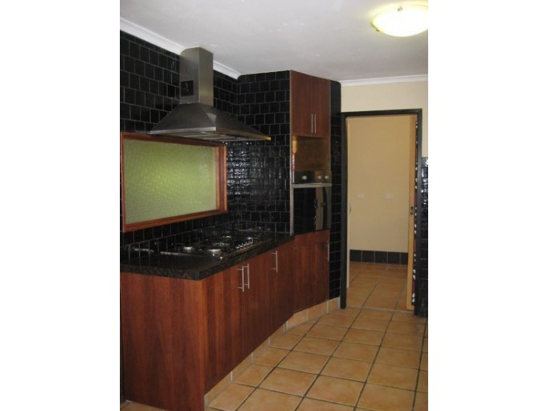 10 Aroona Avenue, Broadbeach Waters QLD 4218