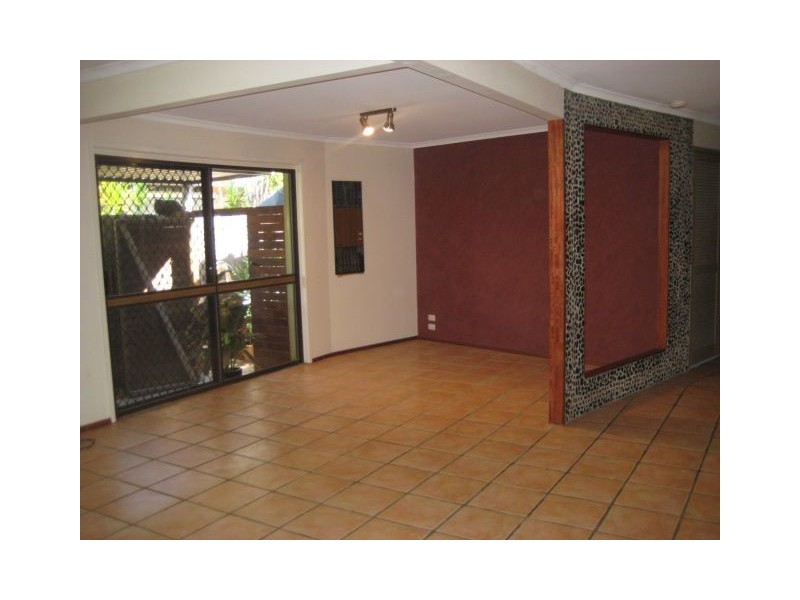 10 Aroona Avenue, Broadbeach Waters QLD 4218