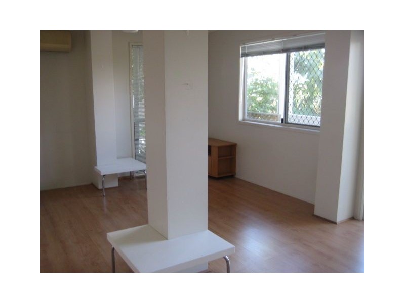 2/2063 Gold Coast Hwy, Miami QLD 4220