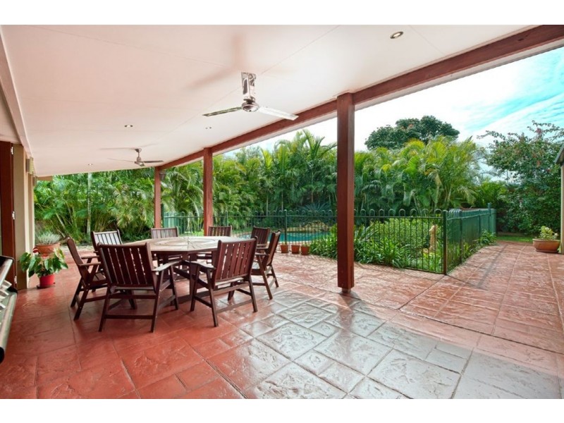 25 Apia Avenue, Clear Island Waters QLD 4226
